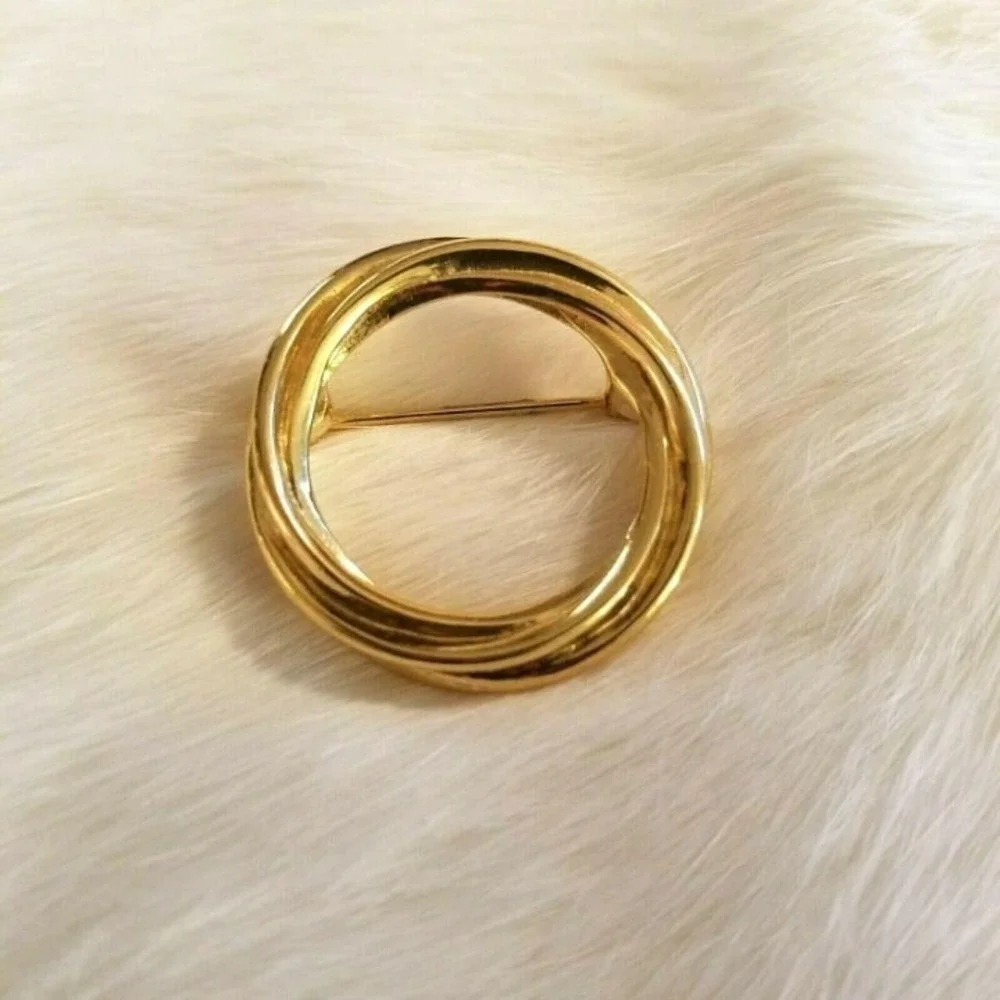 Vintage Crown Trifari Wreath Brooch Infinity Circle Signed Old Money Estate 1372